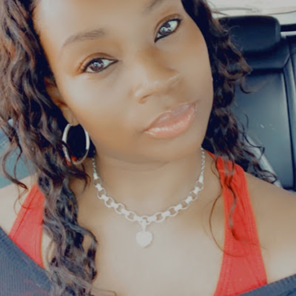 Meet your Posher, Latoshia